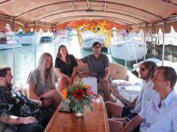 16 passenger Duffy group